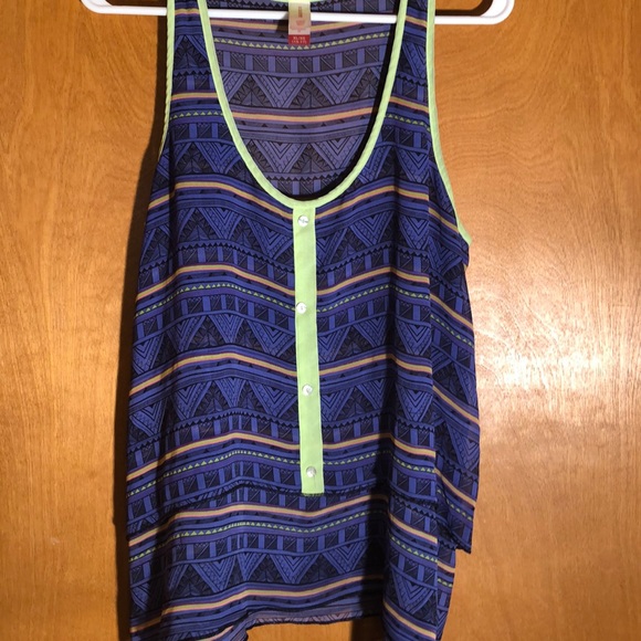 Pair of sheer tops - Picture 5 of 7